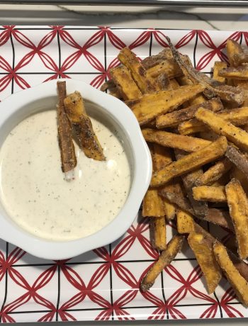 Sweet potato fries with ranch dressing