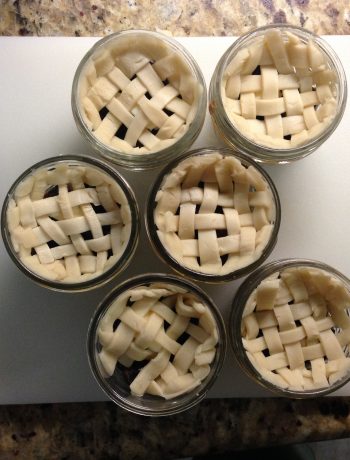 Unbaked mini-mason jar pies